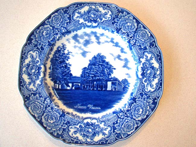Two George WASHINGTON Bicentenary Memorial dinner plates dated 1932 made by Crown Ducal of England — image 6
